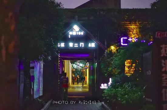 一分门票不花,游遍<a href='http://travel.sina.com.cn/hangzhou-lvyou/?from=b-keyword' target='_blank'><em>杭州</em></a>最不能错过的文艺复古拍照圣地
