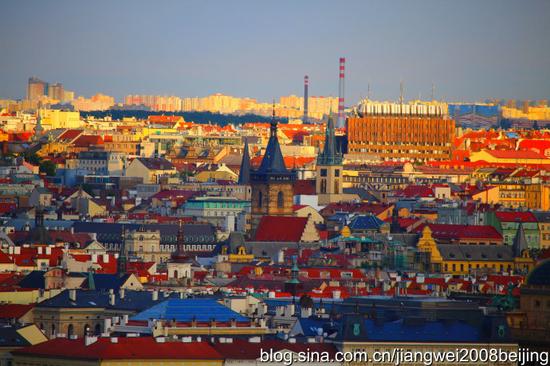 【<a href='http://travel.sina.com.cn/jieke-lvyou/?from=b-keyword' target='_blank'>捷克</a>】<a href='http://travel.sina.com.cn/bulage-lvyou/?from=b-keyword' target='_blank'>布拉格</a>城堡偶遇性感女郎(图)