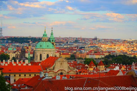 【<a href='http://travel.sina.com.cn/jieke-lvyou/?from=b-keyword' target='_blank'>捷克</a>】<a href='http://travel.sina.com.cn/bulage-lvyou/?from=b-keyword' target='_blank'>布拉格</a>城堡偶遇性感女郎(图)
