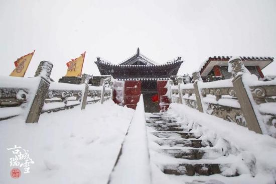 摄影:王炳君