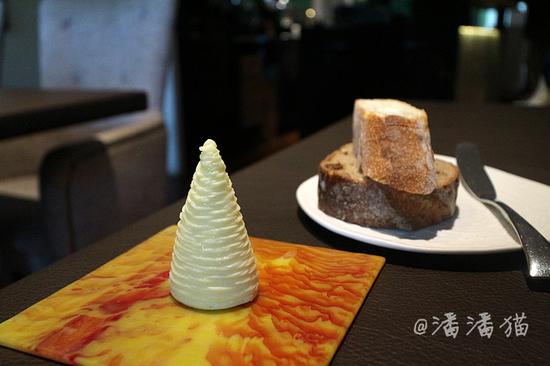 【<a href='http://travel.sina.com.cn/xinjiapo1-lvyou/?from=b-keyword' target='_blank'><em><em><em><em><em>新加坡</em></em></em></em></em></a>】隐匿于百年植物园中的高颜值米其林餐厅