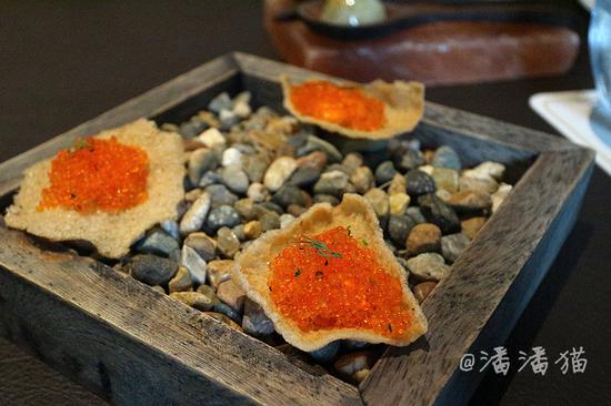 【<a href='http://travel.sina.com.cn/xinjiapo1-lvyou/?from=b-keyword' target='_blank'><em><em><em><em><em>新加坡</em></em></em></em></em></a>】隐匿于百年植物园中的高颜值米其林餐厅