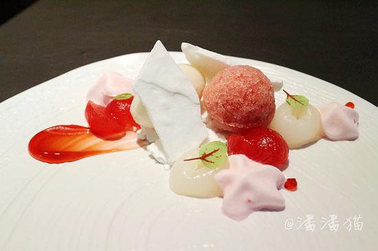 【<a href='http://travel.sina.com.cn/xinjiapo1-lvyou/?from=b-keyword' target='_blank'><em><em><em><em><em>新加坡</em></em></em></em></em></a>】隐匿于百年植物园中的高颜值米其林餐厅