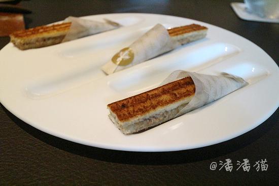 【<a href='http://travel.sina.com.cn/xinjiapo1-lvyou/?from=b-keyword' target='_blank'><em><em><em><em><em>新加坡</em></em></em></em></em></a>】隐匿于百年植物园中的高颜值米其林餐厅