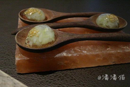 【<a href='http://travel.sina.com.cn/xinjiapo1-lvyou/?from=b-keyword' target='_blank'><em><em><em><em><em>新加坡</em></em></em></em></em></a>】隐匿于百年植物园中的高颜值米其林餐厅