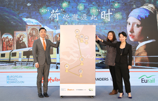 杨宇先生、李昕女士与丁一女士共同启动“经典人文路线”
