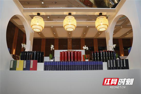 “湘书”展区,书香四溢。