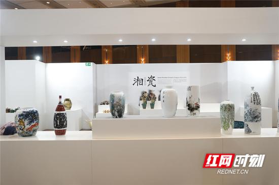 “湘瓷”展区,云集了众多醴陵瓷和铜官窑大师的作品。
