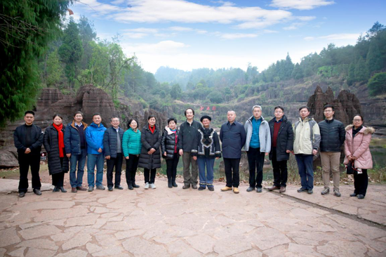 （张吉林副司长等一行领导考察红石林国家地质公园）