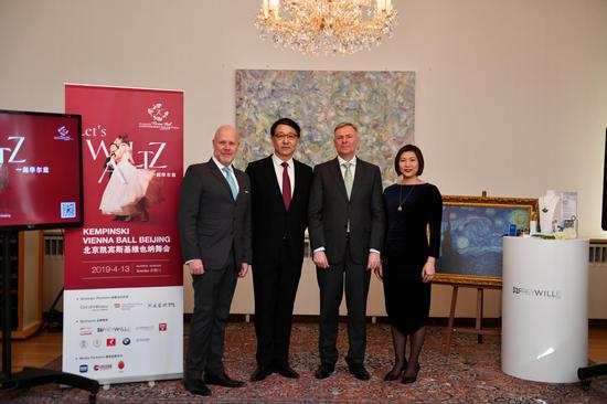 F(xin)ҪeӰ𣺱ɯĄPe˹꿂(jng)˼L(fng)ˇg(sh)(chung)ʼ˼u(y)LL(fng)WvAʹʯϸF(xin)REY WILLEЇ^(q)(jng)