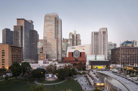 The new SFMOMA， view from Yerba Buena Gardens； 图片版权 © Henrik Kam， courtesy SFMOMA