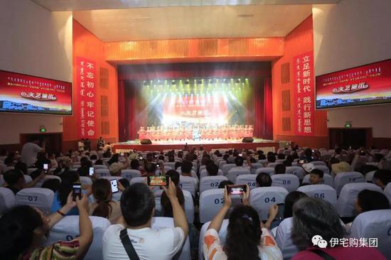 车友们抵达乌兰浩特兴安盟最大专业会场和文艺演出场所——兴安礼堂