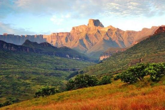 南非最美丽的风景之一——德拉肯斯山脉