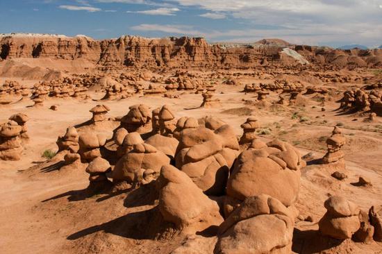 魔怪谷州立公园（Goblin Valley State Park）© VisitUtah