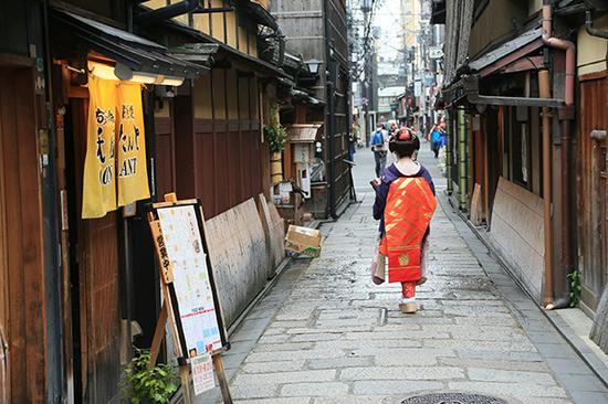 在19世纪初,京都祇园的艺伎多达三千多人。东方IC 图