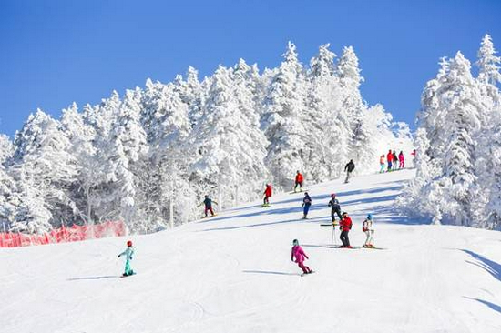 北大湖滑雪度假区深受滑雪爱好者欢迎