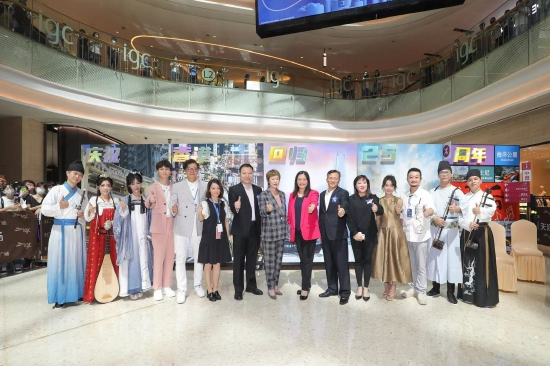 香港特别行政区政府驻粤经济贸易办事处副主任白梅霞女士、香港旅游发展局中国内地总监鲁昭仪女士、广州市人民政府港澳事务办公室副主任邓昌雄先生等嘉宾出席本次活动 (图片来源:香港旅游发展局)