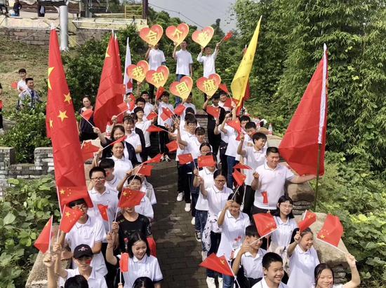 涪陵美心红酒小镇举办“我和国庆合个影”
