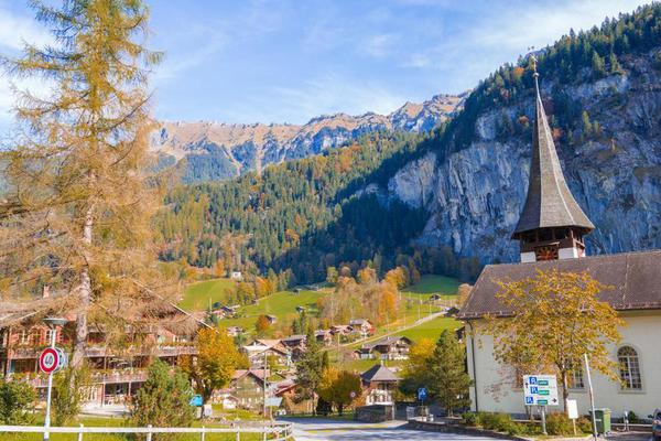 勞特布龍嫩，瑞士的瀑布鎮(zhèn)