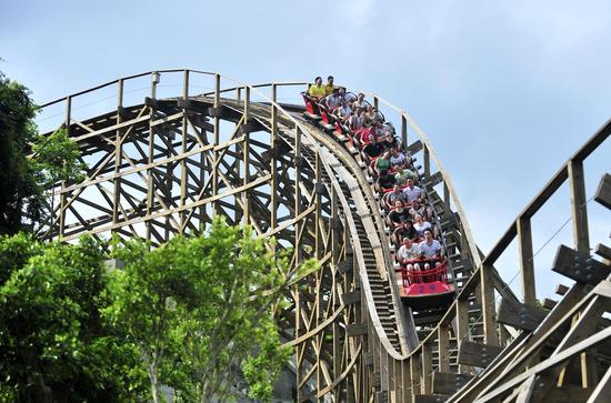 环球顶尖游乐设备空降重庆欢乐谷_新浪旅游_新浪网