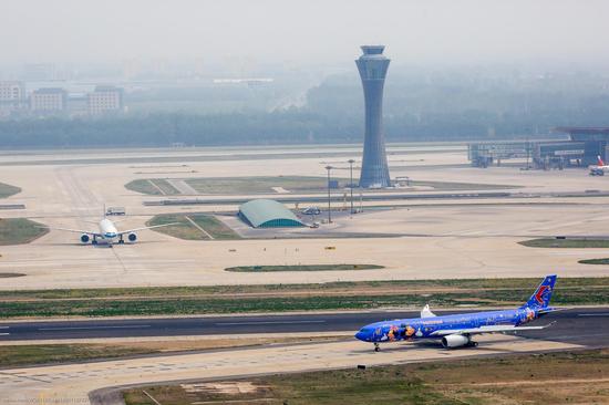 空中交警保障东航迪士尼彩绘 客机 安全首航首都