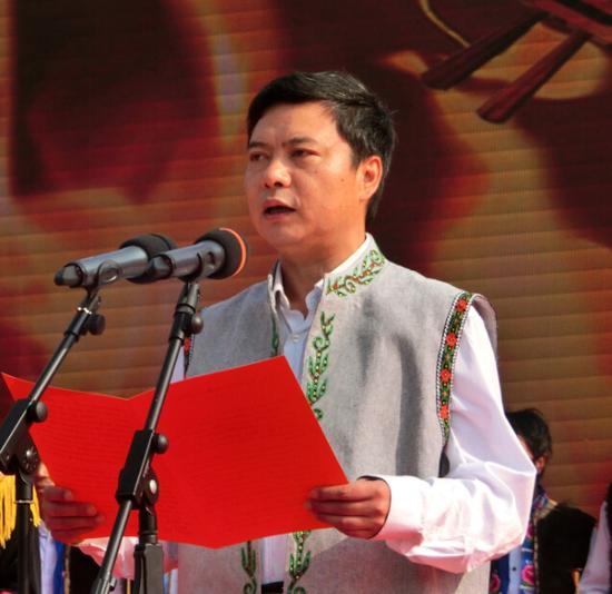 牟定县委书记李绍文发表讲话