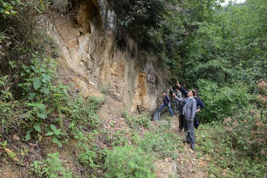 赵孝平深入龙江镇安调研督导黄龙玉矿山秩序管