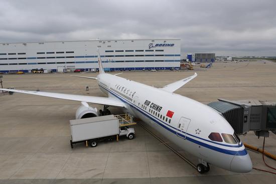 交付国航的首架波音787-9梦想飞机停放在美国南卡罗来纳波音工厂