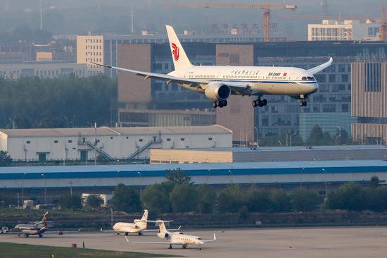 中国国际航空公司运营的中国首架波音787-9客