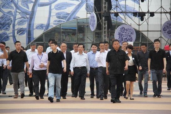 强卫考察南昌万达旅游城 唱响江西风景独好