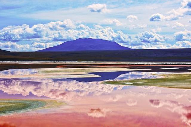 玻利维亚奇异的高原红湖