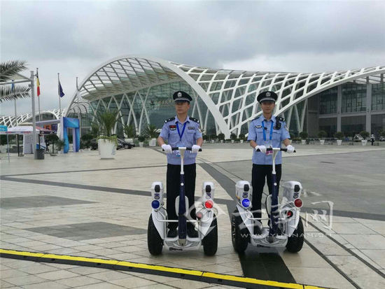 警用电动平衡车帅气亮相南博会 一分钟处置变
