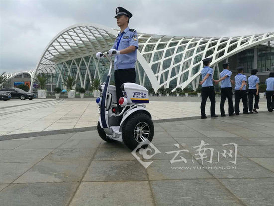 警用电动平衡车帅气亮相南博会 一分钟处置变