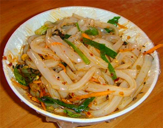 抓抓粉凉卷粉夏季吃最够味,尤其要买大理下关凉卷粉,醋是特质的,吃了