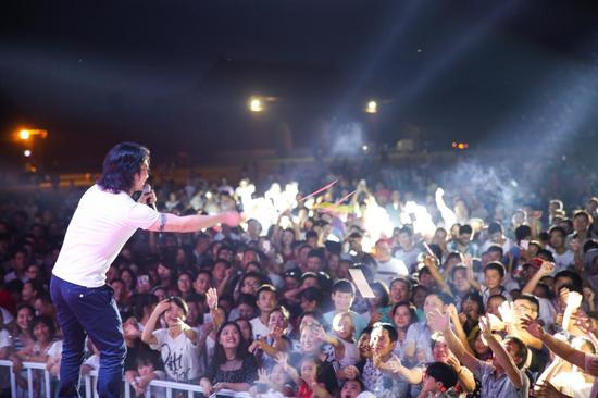 横店明清宫苑 七夕炫彩派对 打造最嗨露营节