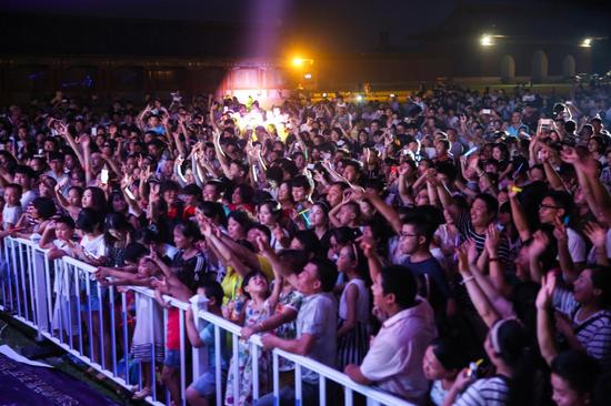 横店明清宫苑 七夕炫彩派对 打造最嗨露营节