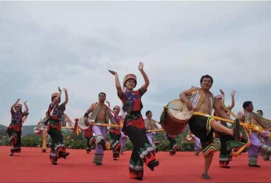 来石林过火把节 不看看大三弦怎么行