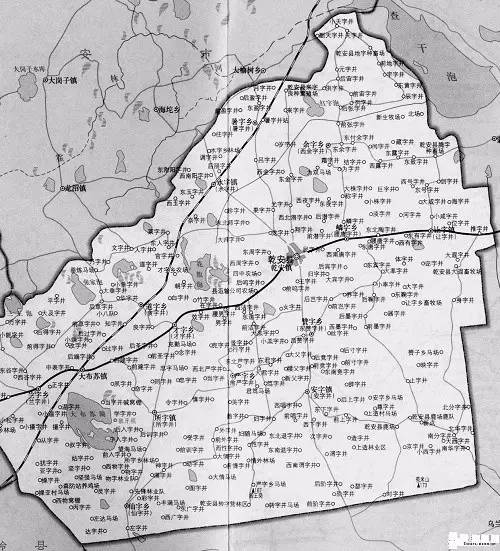 2016美丽中国行中央媒体采风团走进乾安泥林