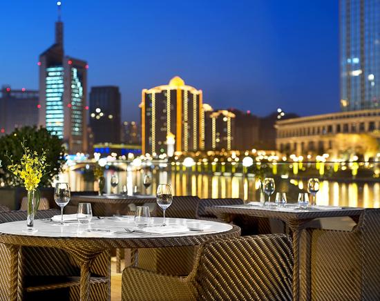 天津瑞吉金融街酒店蔚蓝海餐厅推出地中海风情