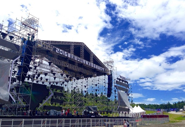 独家打探仙女山音乐节演出现场 露营等周边配