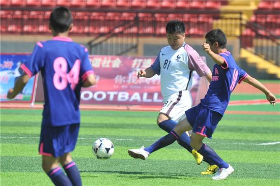 第二十八届紫云五峰杯足球赛开幕式紫云举行