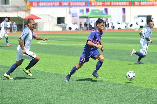 第二十八届紫云五峰杯足球赛开幕式紫云举行