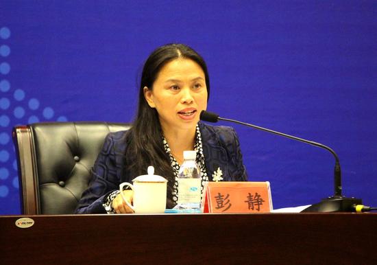 普洱市委宣传部常务副部长,市委外宣办,市政府新闻办主任彭静主持新闻