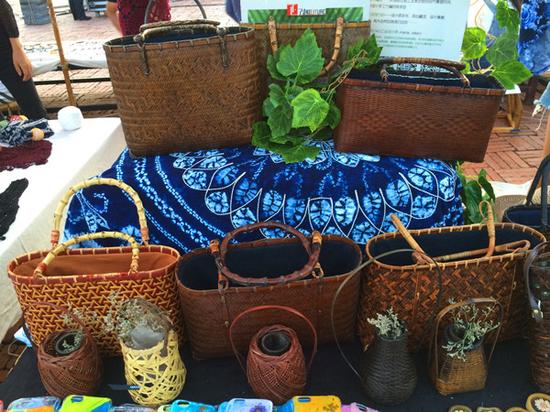 澜沧江湄公河大学生文化创意集市澜沧江畔热闹