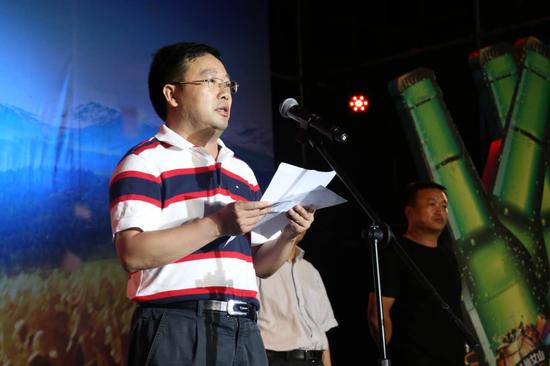 武隆县常委、宣传部长马奇柯发表闭幕词
