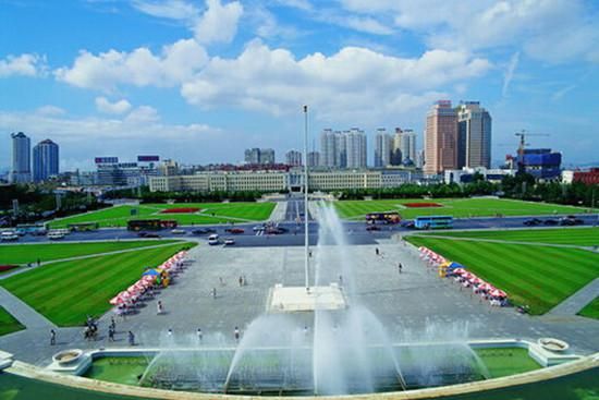 新浪旅游配图:大连人民广场 摄影:图片来自新浪微博
