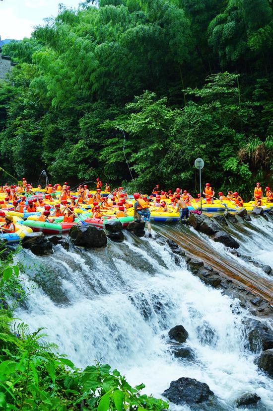 穿越古镇漂流而下 大觉山最消暑的游玩路线_新浪旅游_新浪网