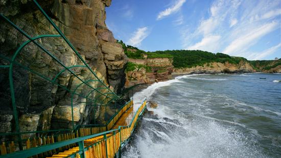 新浪旅游配图:金石滩木栈道 摄影:图片来自旅游攻略