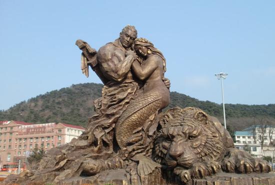 新浪旅游配图:老虎滩雕像 摄影:图片来自网络