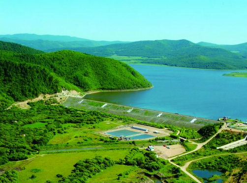 在哈尔滨凤凰山 赏三十里红叶的秋色画卷